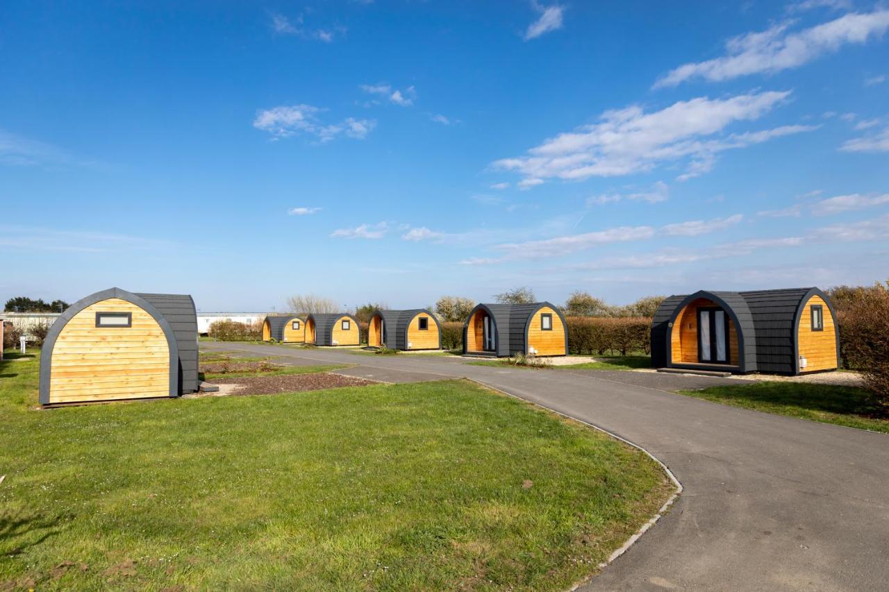 Hotel Camping Pods, Dovercourt Holiday Park Harwich Exterior foto