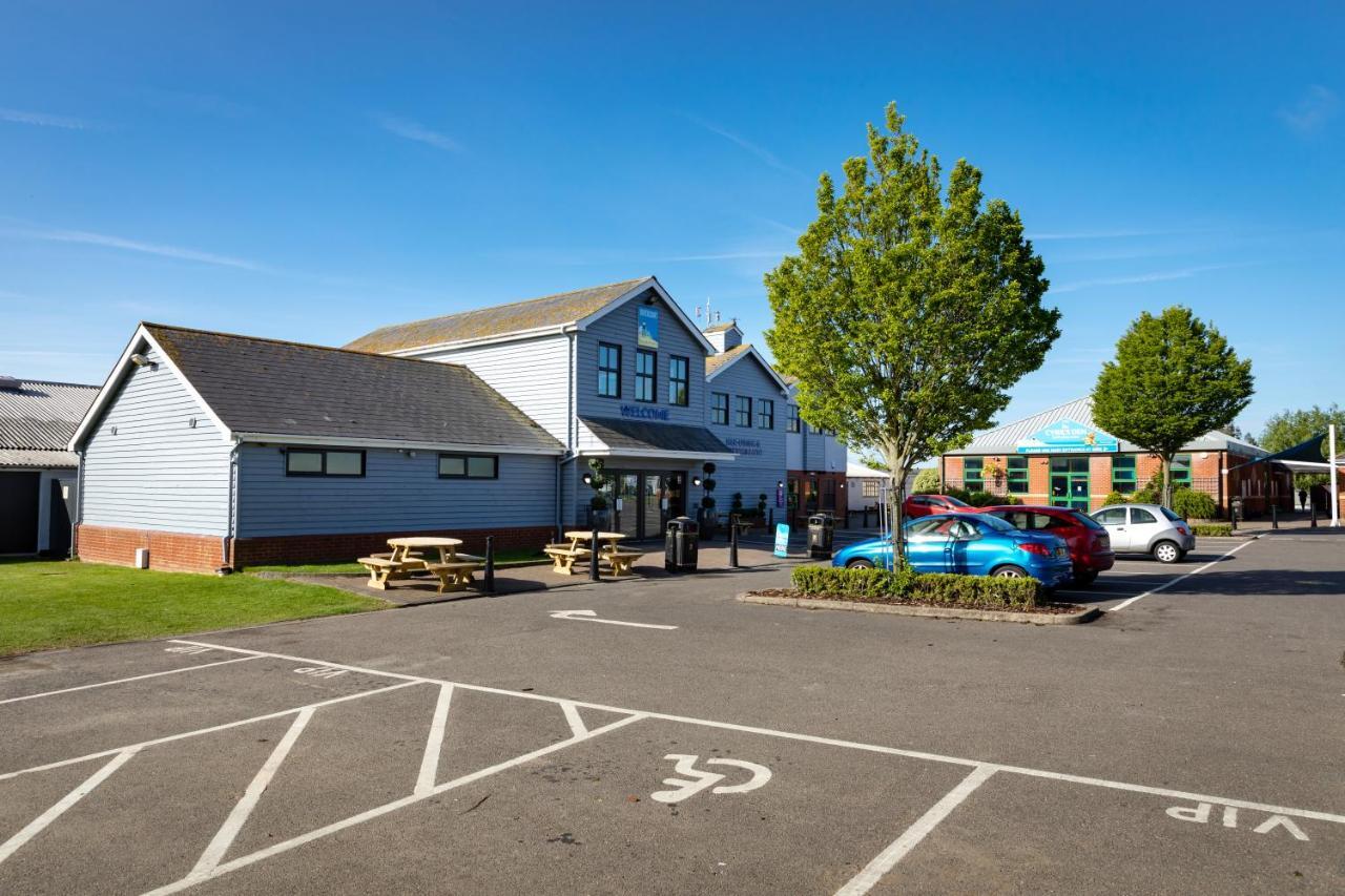Hotel Camping Pods, Dovercourt Holiday Park Harwich Exterior foto